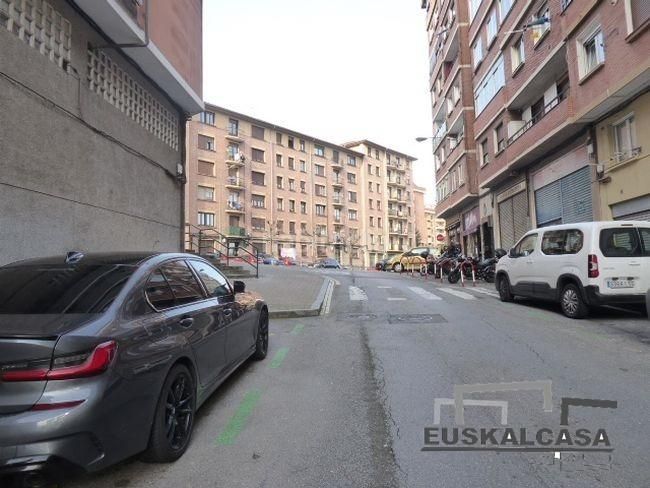 Foto ef609427-cd3d-4461-afc8-cc0418a9b861. Local comercial a San Adrián Bilbao