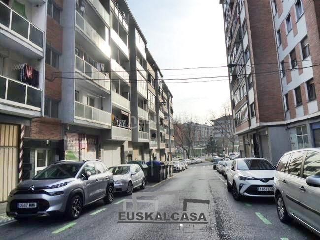 Foto fe09aaa7-3faf-4fa7-8f01-efa05ae56f52. Local comercial a San Adrián Bilbao