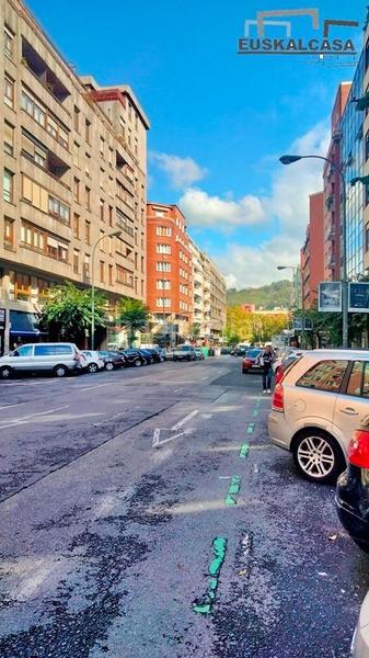 Foto 5f9b5050-848d-4697-a879-69e352ddd094. Location local commercial dans Sabino Arana-Jesuitas Bilbao