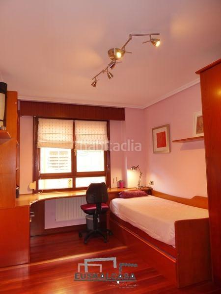 Foto 4a8113e5-4539-48db-aa80-9d9ab40304e4. Pis amb calefacció aparcament a Rekalde Centro Bilbao