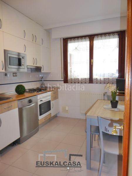 Foto 70d375ce-41c4-443c-a56a-73e449915a40. Pis amb calefacció aparcament a Rekalde Centro Bilbao