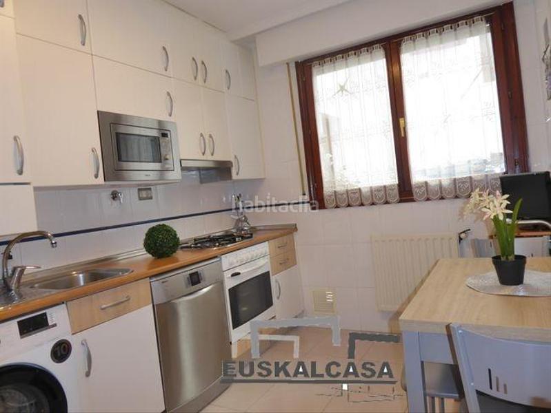 Foto 850cb549-8243-4243-9b6a-06bd504403a9. Pis amb calefacció aparcament a Rekalde Centro Bilbao