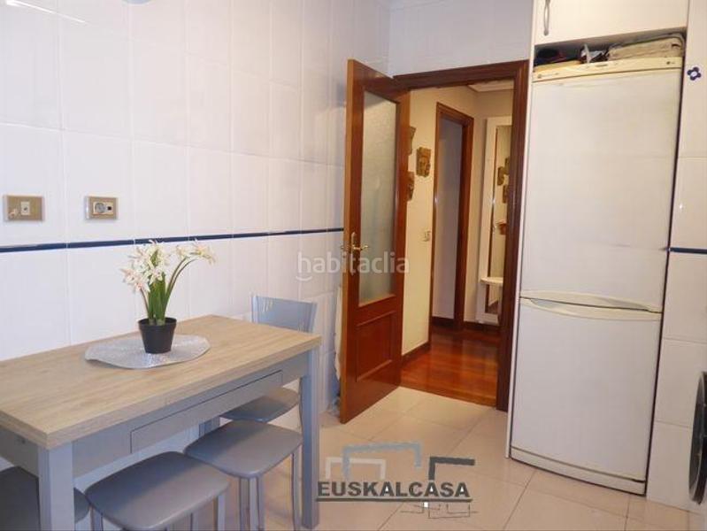 Foto bd91deb8-8897-462d-82cd-d65efc23b76e. Pis amb calefacció aparcament a Rekalde Centro Bilbao