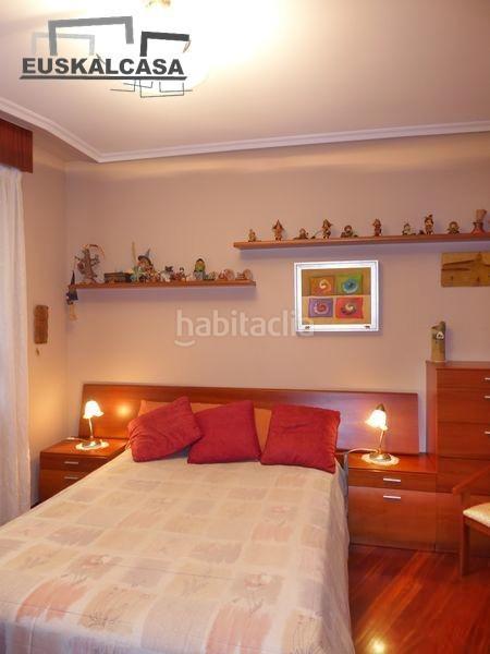 Foto ce7e867f-e08d-41f4-9401-71da9afeda1e. Pis amb calefacció aparcament a Rekalde Centro Bilbao
