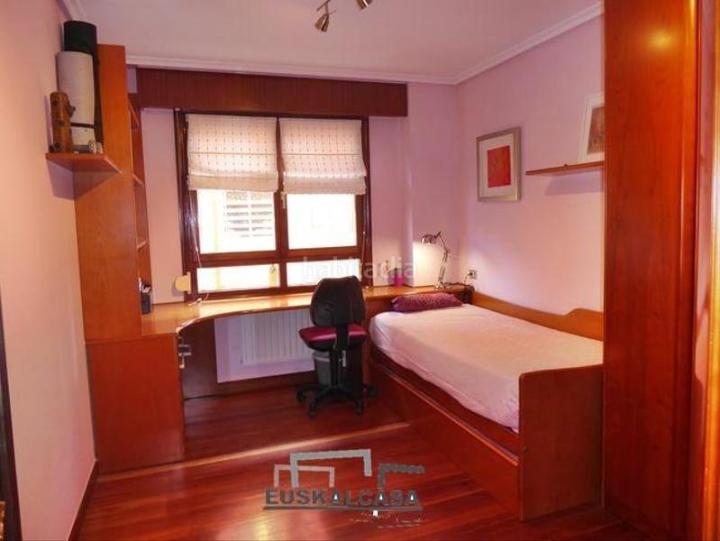 Foto fc9070af-8db3-4462-b7bb-6472a075f60a. Pis amb calefacció aparcament a Rekalde Centro Bilbao
