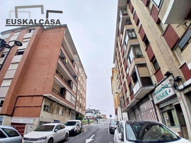 Foto 7b9804b5-4135-46dd-8b14-70b06de60f52. Local comercial ideal para txoko y con posibilidad de hacer vivienda en Santurtzi