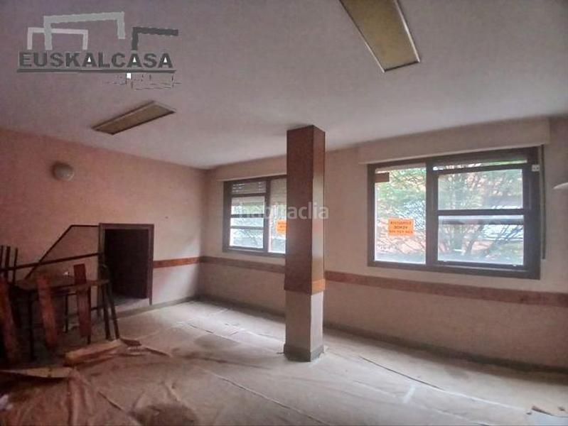 Foto c9ce9990-496e-49ac-be83-aebb3b60d495. Local comercial ideal para txoko y con posibilidad de hacer vivienda en Santurtzi