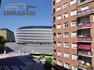 Appartamento in Basurtu. Piso centrico, exterior, con garaje y trastero