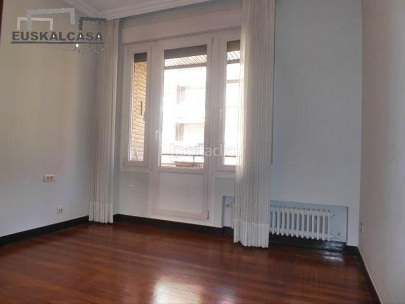 Foto b21b6cce-e1bf-451a-aff4-63ae4987af8d. Appartamento con riscaldamento parcheggio in Basurtu Bilbao