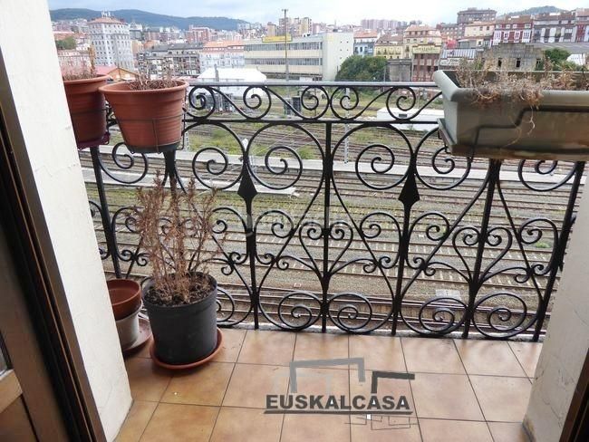 Foto 70791129-d05b-4106-a6e1-753dba8f5f94. Pis amb calefacció a Zabalburu Bilbao