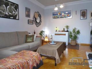 Appartamento in Zabala. Piso exterior total para entrar a vivir con garaje y trastero