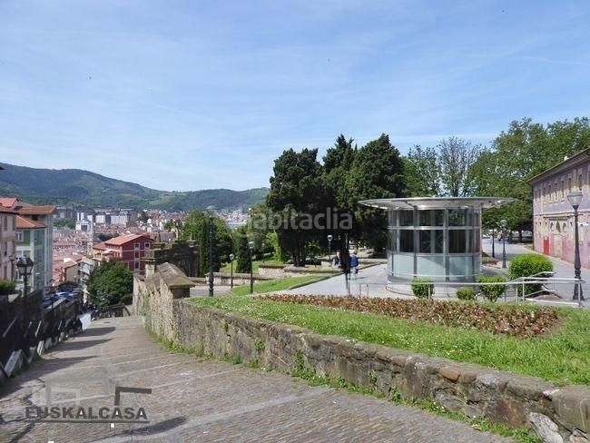 Foto 15fb58b8-ec4c-4d7a-8fb6-df36162a54a4. Local comercial a Casco Viejo Bilbao