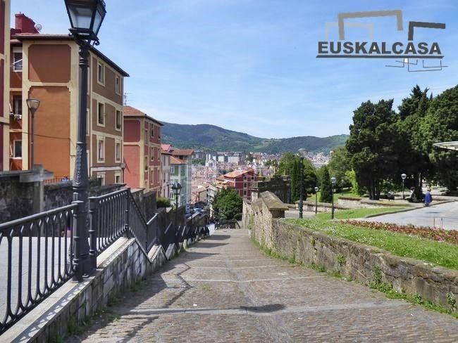 Foto 49da6ecb-fb96-4ae8-8aad-e9bfbfc1caad. Local comercial a Casco Viejo Bilbao