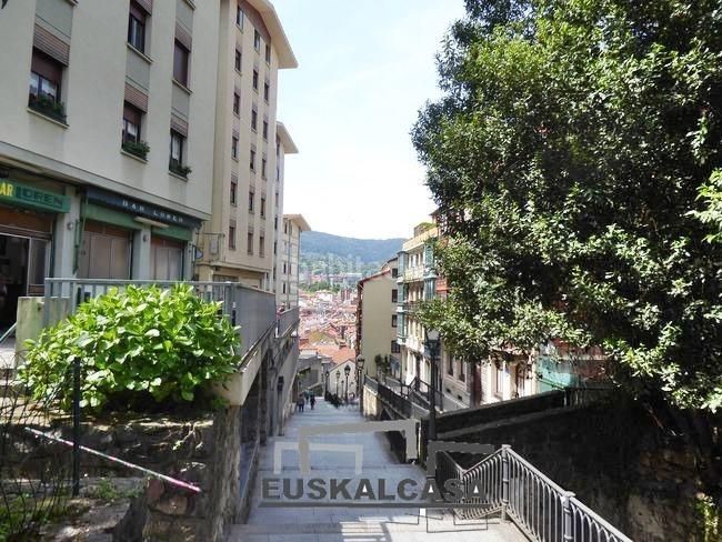Foto 8559cb56-8a9b-4a60-bab2-73392877259f. Local comercial a Casco Viejo Bilbao