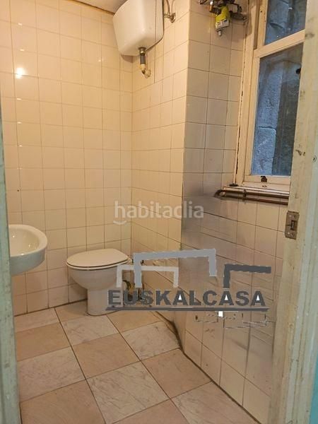 Foto ebbf429f-8d4a-4e5c-8ac2-760e3ed04a57. Local comercial a Casco Viejo Bilbao