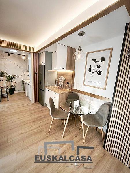 Foto 1e645087-d7e5-4065-b9cc-de06d40c29a6. Pis amb calefacció aparcament a Santutxu-Basarrate Bilbao