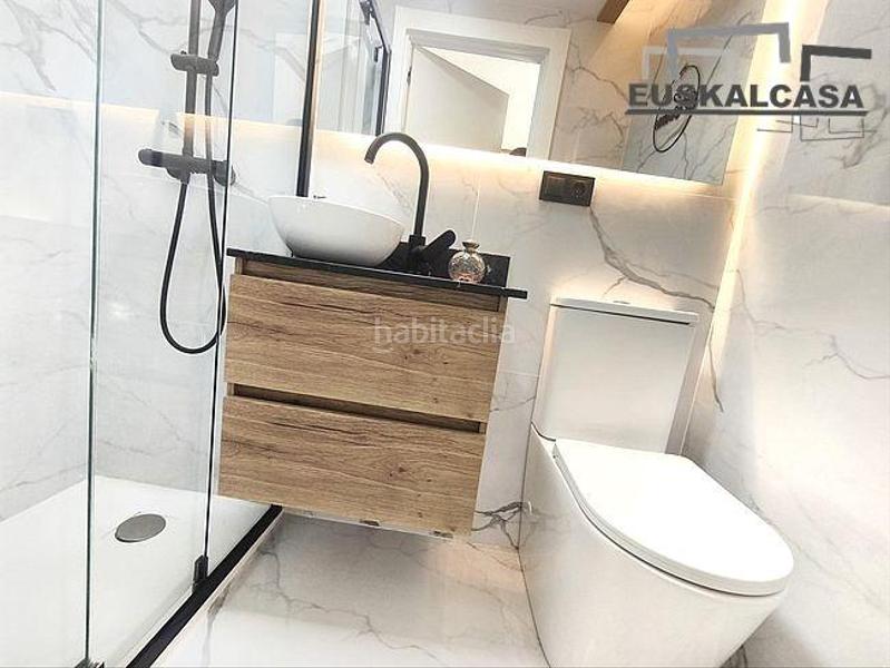 Foto 904cccfd-1c0a-4eae-a077-8458f1284e33. Pis amb calefacció aparcament a Santutxu-Basarrate Bilbao