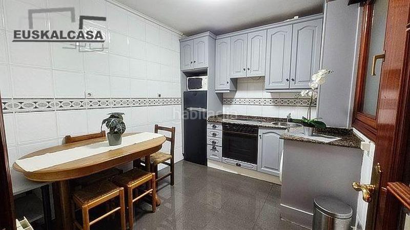 Foto 11e72c8b-ca5f-4bb4-8152-06cc884809c6. Pis amb calefacció a Centro-Ariz-Uribarri Basauri