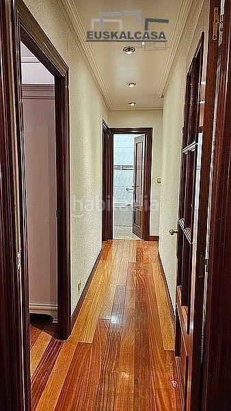 Foto 21b3e3f0-4b27-4b53-b0fb-c388f9de9cfe. Pis amb calefacció a Centro-Ariz-Uribarri Basauri