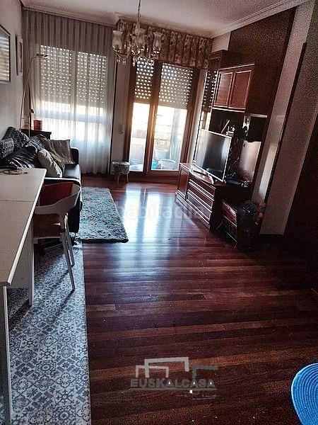 Foto a29fdc82-6a94-4c3d-8979-c9dcf8979dd9. Pis amb calefacció aparcament a San Adrián Bilbao