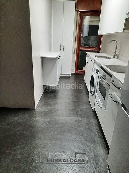 Foto aa32d67a-b389-41de-bd45-3f6d1a15f03f. Pis amb calefacció aparcament a San Adrián Bilbao