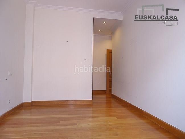 Foto b556c5a6-2117-4120-935a-bd295b0f2d16. Pis amb aparcament a Rekalde Centro Bilbao