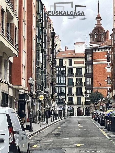 Foto da64d996-ed97-4582-ac6a-3085e9d2ade1. Pis amb calefacció a Zabalburu Bilbao