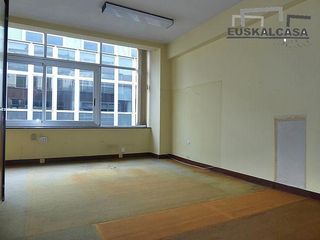 Oficina a Plaza Circular. Oportunidad!! oficina diáfana y exterior en ventaalquiler en aba