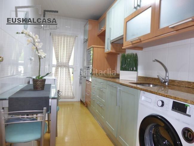 Foto 00f6cb2c-8a06-4e28-b550-d03566c30a7e. Pis amb aparcament a Miribilla Bilbao