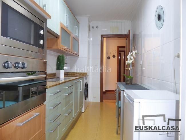 Foto 24778a5c-b315-4cad-ab2a-814c04f79c7b. Pis amb aparcament a Miribilla Bilbao