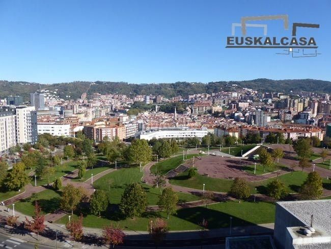 Foto 32099bbd-8f95-4b0f-b6d9-c64382c170ad. Pis amb aparcament a Miribilla Bilbao