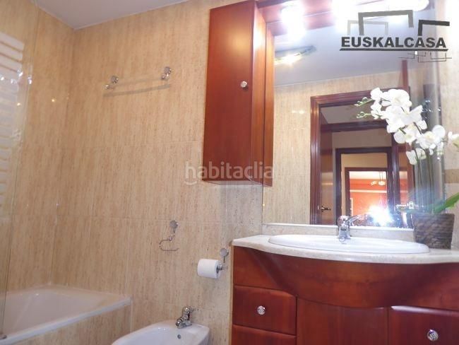 Foto 794b5750-fe04-4614-b942-fa25d019b6b3. Pis amb aparcament a Miribilla Bilbao