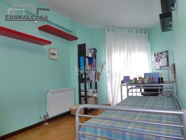 Foto ff4af004-6884-42ab-ab08-157e7571ad43. Pis amb aparcament a Miribilla Bilbao