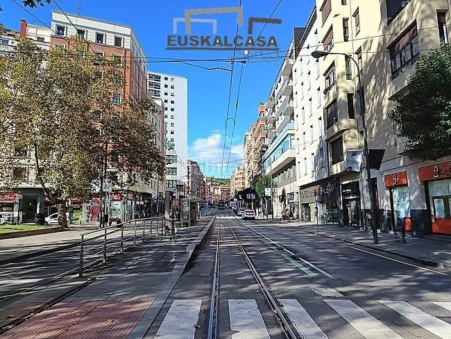 Foto f8795b8e-7efb-4717-ab61-623e6cb2e7a8. Pis amb aparcament a Ametzola Bilbao