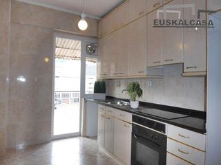 Flat in Rekalde Centro. Amézola. exterior total. gran terraza. para reformar