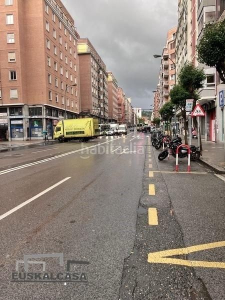 Foto bf14a827-6c55-4a12-8d1c-a476667e14c0. Aparcament cotxe a Alhóndiga Bilbao