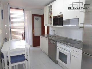 Etagenwohnung in Masustegi - Monte Caramelo. Totalmente exterior  3 hab  2 baños  garaje y trastero