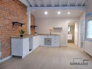 Etagenwohnung in San Fransisco. Ocasion piso recién reformado  2 habitaciones  baño