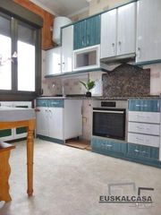Appartamento in Basurtu. Autonomia. 4 habitaciones. para reformar