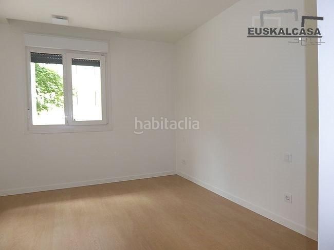 Foto 5f6a5917-23dc-41c4-bffb-3ee1bd6d443b. Planta baixa amb calefacció aparcament a Miribilla Bilbao