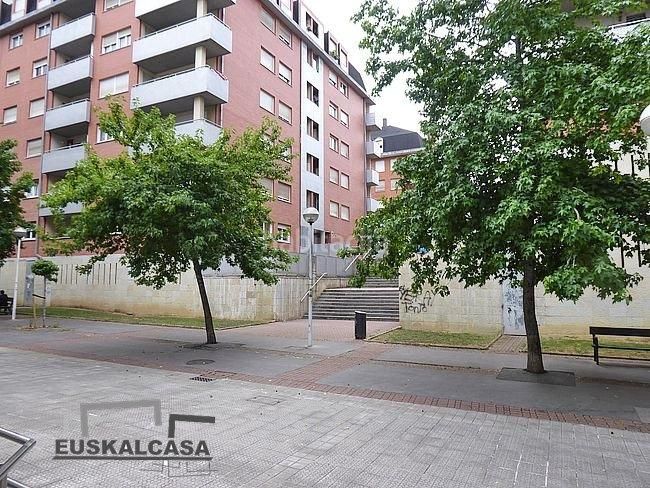 Foto 7cce656e-e0f8-42a8-86eb-c2294e2c5226. Planta baixa amb calefacció aparcament a Miribilla Bilbao