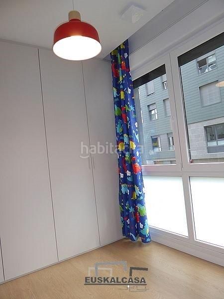 Foto eed11f46-5b7b-4a3f-8b1c-bc6fee8ae495. Planta baixa amb calefacció aparcament a Miribilla Bilbao