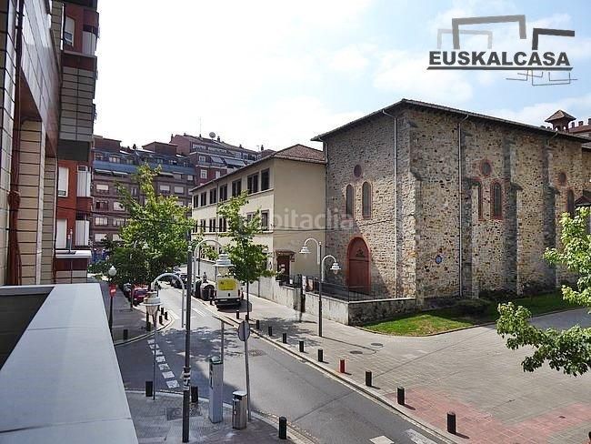 Foto b931fcde-3cc7-4176-880a-ea7cbbf8a9d6. Apartament amb aparcament a Basurtu Bilbao