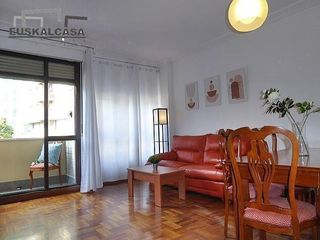 Apartament en Basurtu. Apartamento para entrar a vivir. con balc�n, trastero y garaje d