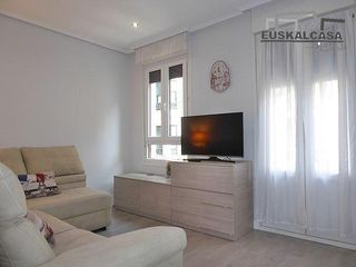 Rent Flat in Ametzola. Alquiler. 2 hab, 2 baños, reformado.
