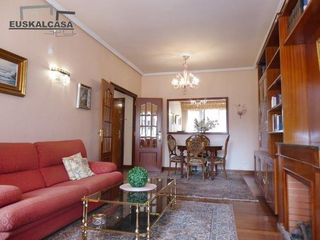 Flat in Zona Indautxu. Totalmente exterior  4 habitaciones. 2 baños. garaje opcional