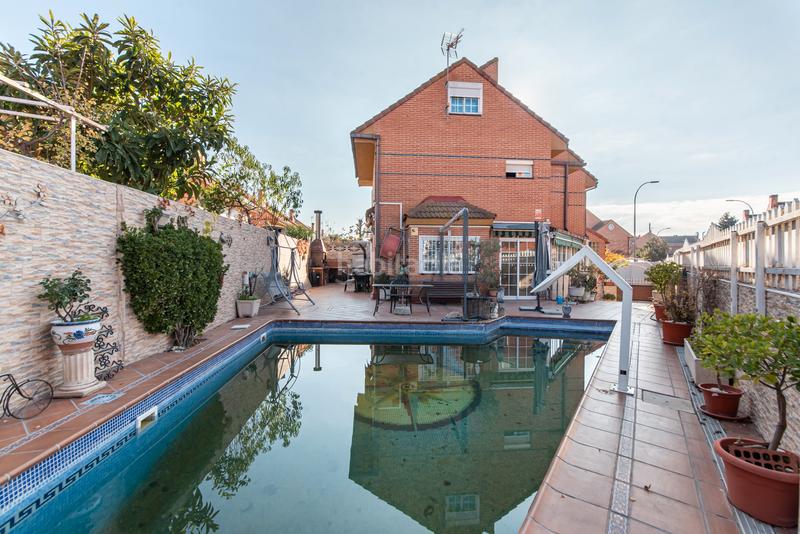 Foto 6c62d424-4066-4692-bf97-de66d5148c58. Chalet con piscina privada en Mejorada del Campo