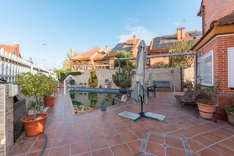 Foto cba9c4eb-7b33-41b1-aa26-9839b89e61db. Chalet con piscina privada en Mejorada del Campo