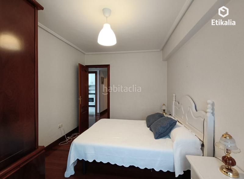 Foto d7cf360e-a46f-4c1a-a80b-8abd977607d0. Alquiler piso en baratzeko plaza 1 alquiler usánsolo. en Galdakao