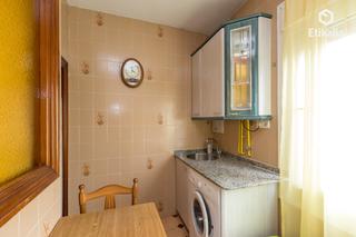 Pis  Bilbao - losada pintor kalea 14. Piso en venta en santutxu, a 5 minutos de la parada de metro de